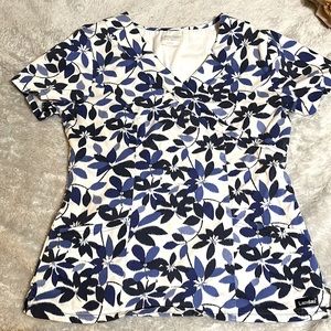 Scrub top size Large. High quality material, flattering fit, soft